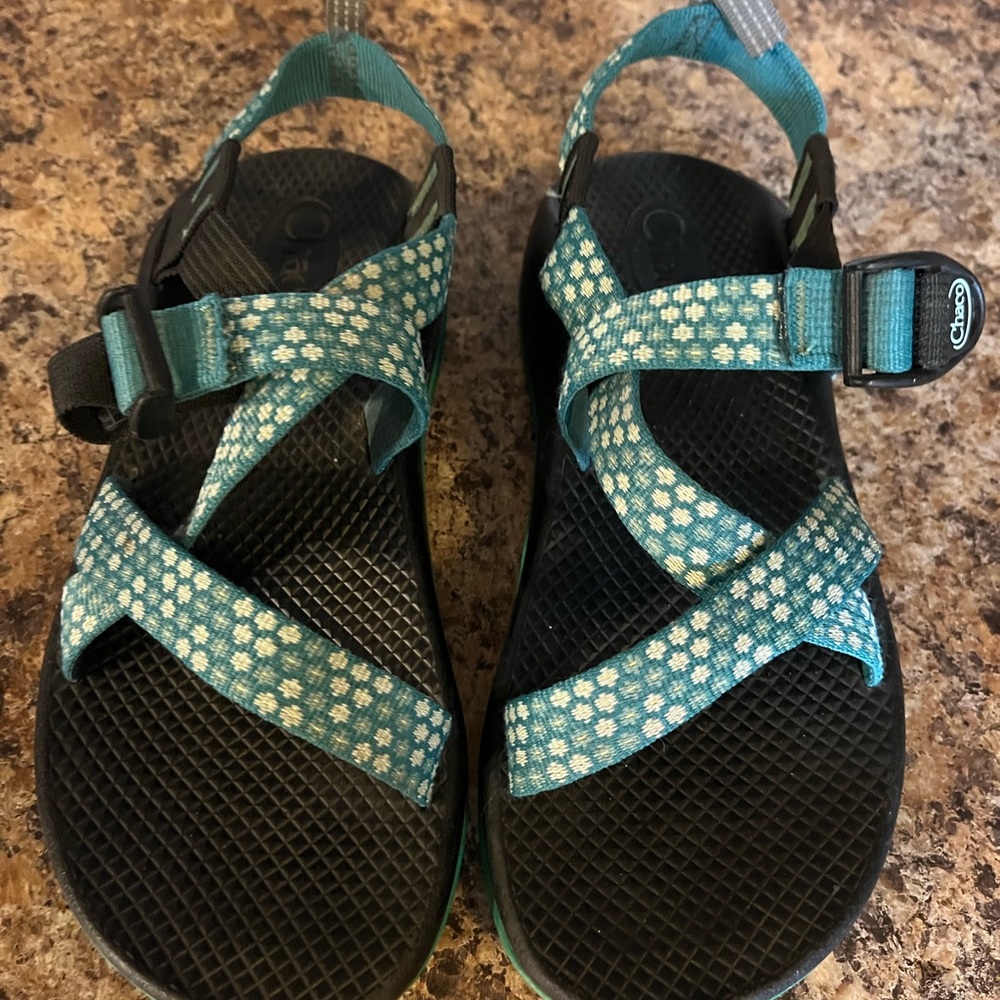 Chacos size 7 (men’s 5)